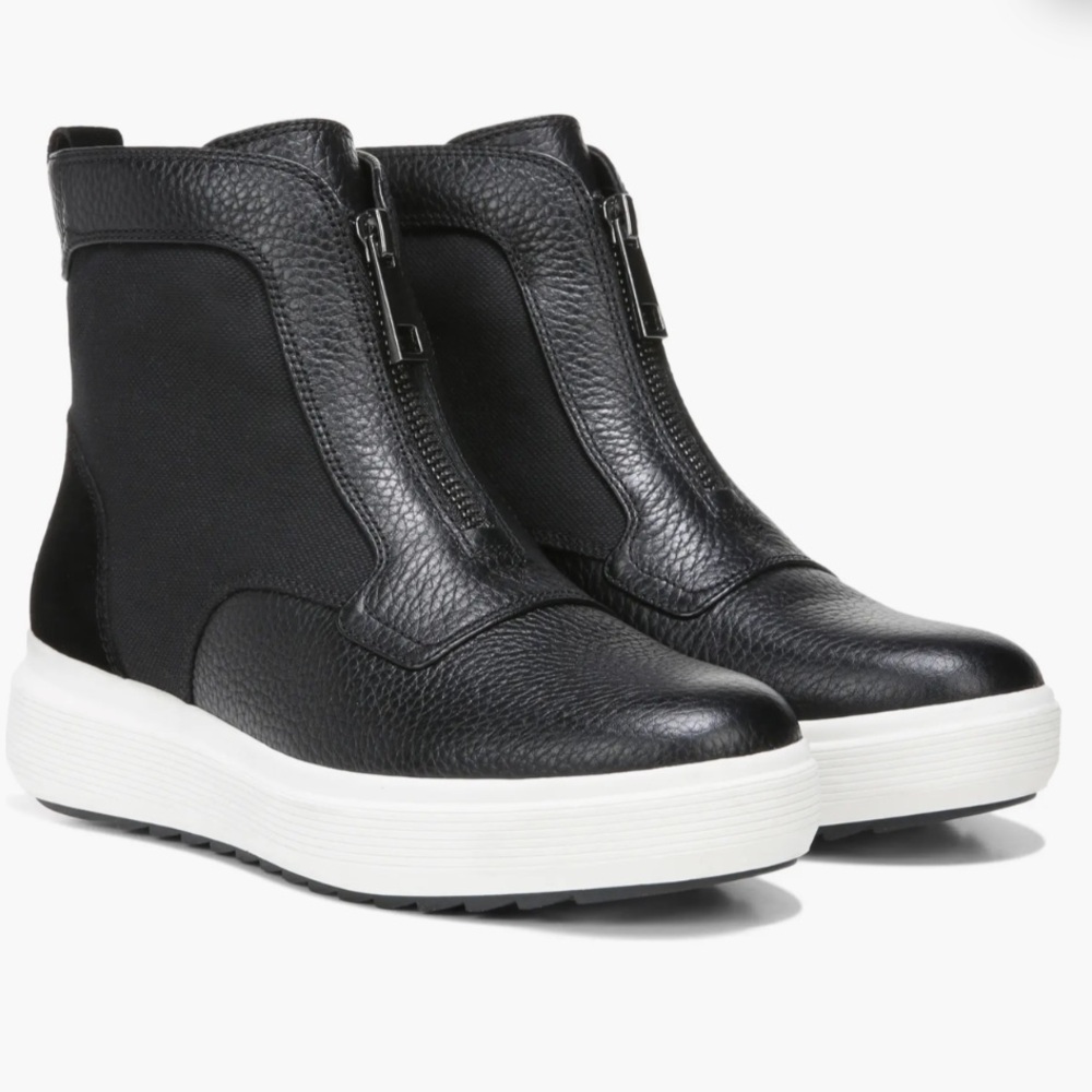 NEW! Naturalizer Tisha black platform bootie size 8